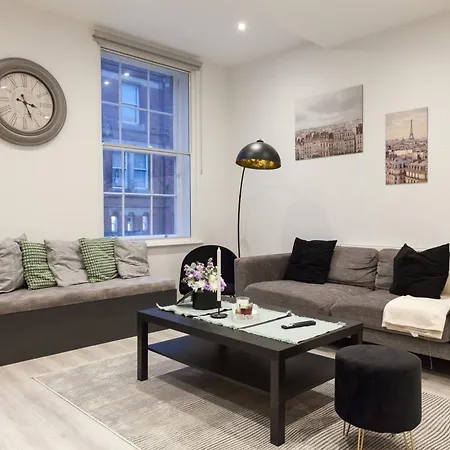 Apartment Grand Flat - 2-bedrooms - Sleeps 8 - Perfect For Families - Contractors - Professionals - Long Rates Available *
