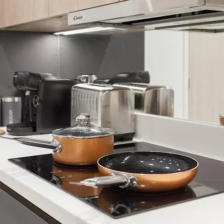 Apartment Grand Flat - 2-bedrooms - Sleeps 8 - Perfect For Families - Contractors - Professionals - Long Rates Available