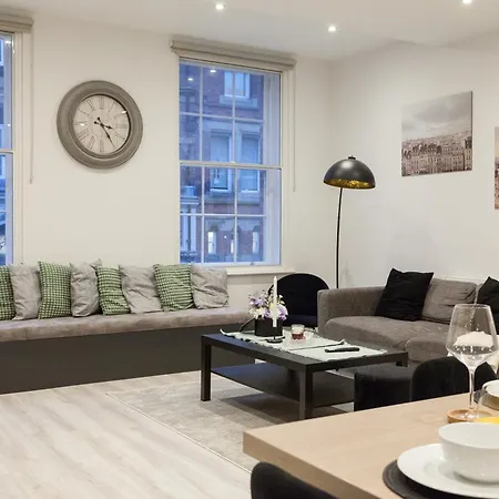 Apartment Grand Flat - 2-bedrooms - Sleeps 8 - Perfect For Families - Contractors - Professionals - Long Rates Available *