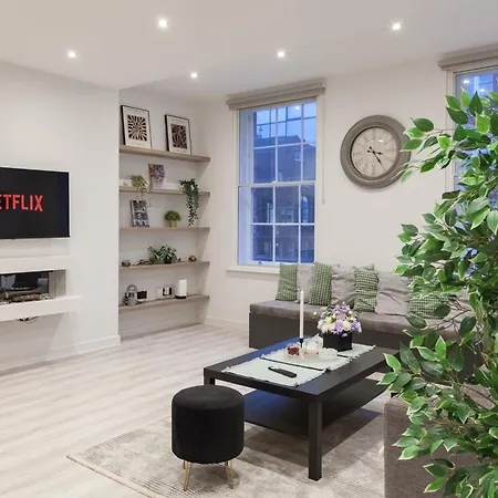 Grand Central Flat - Perfect For Families - Contractors - Professionals - Long Stay Rates Available דירה *