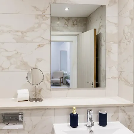 Grand Flat - 2-bedrooms - Sleeps 8 - Perfect For Families - Contractors - Professionals - Long Rates Available Apartment
