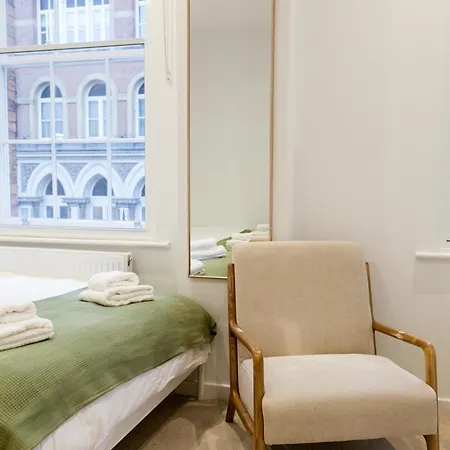 Grand Flat - 2-bedrooms - Sleeps 8 - Perfect For Families - Contractors - Professionals - Long Rates Available Leeds (West Yorkshire)