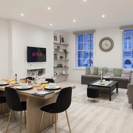 Grand Flat - 2-bedrooms - Sleeps 8 - Perfect For Families - Contractors - Professionals - Long Rates Available Apartment *