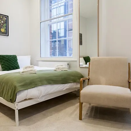Grand Flat - 2-bedrooms - Sleeps 8 - Perfect For Families - Contractors - Professionals - Long Rates Available * Leeds (West Yorkshire)