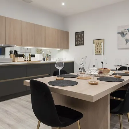 דירה Grand Central Flat - Perfect For Families - Contractors - Professionals - Long Stay Rates Available *