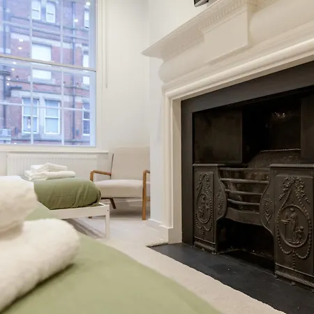 Grand Flat - 2-bedrooms - Sleeps 8 - Perfect For Families - Contractors - Professionals - Long Rates Available * Leeds (West Yorkshire)