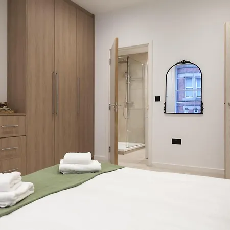 Grand Flat - 2-bedrooms - Sleeps 8 - Perfect For Families - Contractors - Professionals - Long Rates Available Apartment Leeds (West Yorkshire)