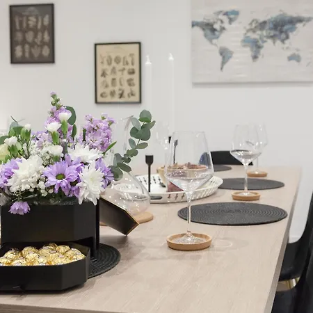 Grand Central Flat - Perfect For Families - Contractors - Professionals - Long Stay Rates Available *