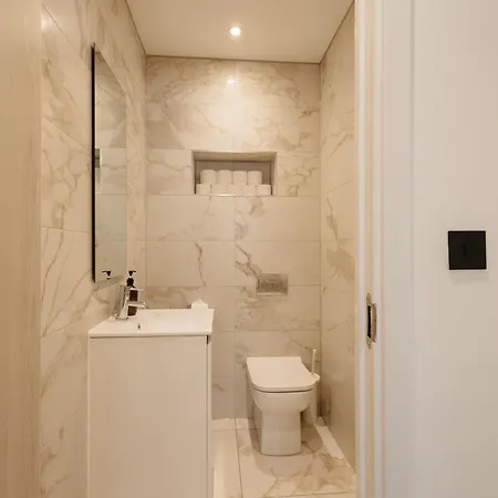 Grand Central Flat - Perfect For Families - Contractors - Professionals - Long Stay Rates Available