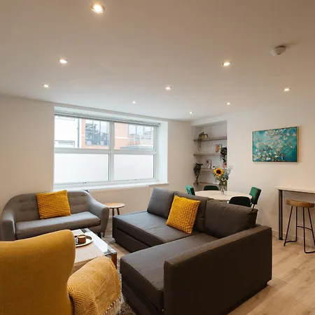 דירה Grand Central Flat - Perfect For Families - Contractors - Professionals - Long Stay Rates Available *