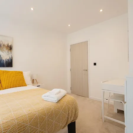 Grand Central Flat - Perfect For Families - Contractors - Professionals - Long Stay Rates Available דירה לידס