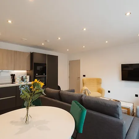 דירה Grand Central Flat - Perfect For Families - Contractors - Professionals - Long Stay Rates Available